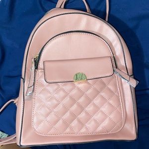 No name brand 3 pocket bag/backpack.